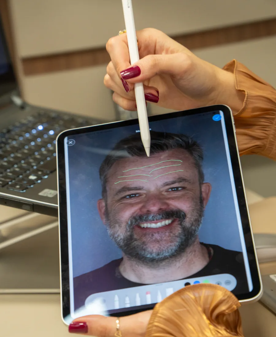 Planejamento digital do sorriso em tablet